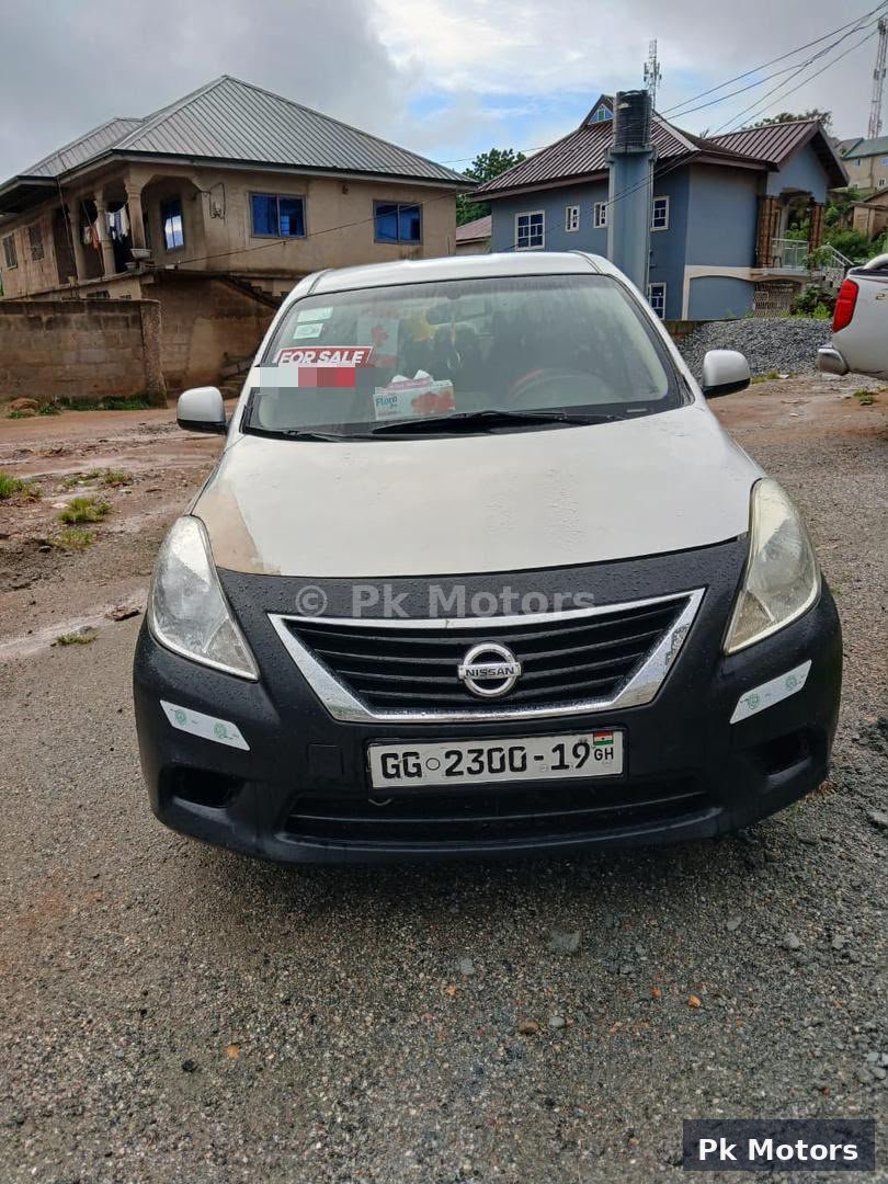 2013 Nissan Versa (2019 Registered)