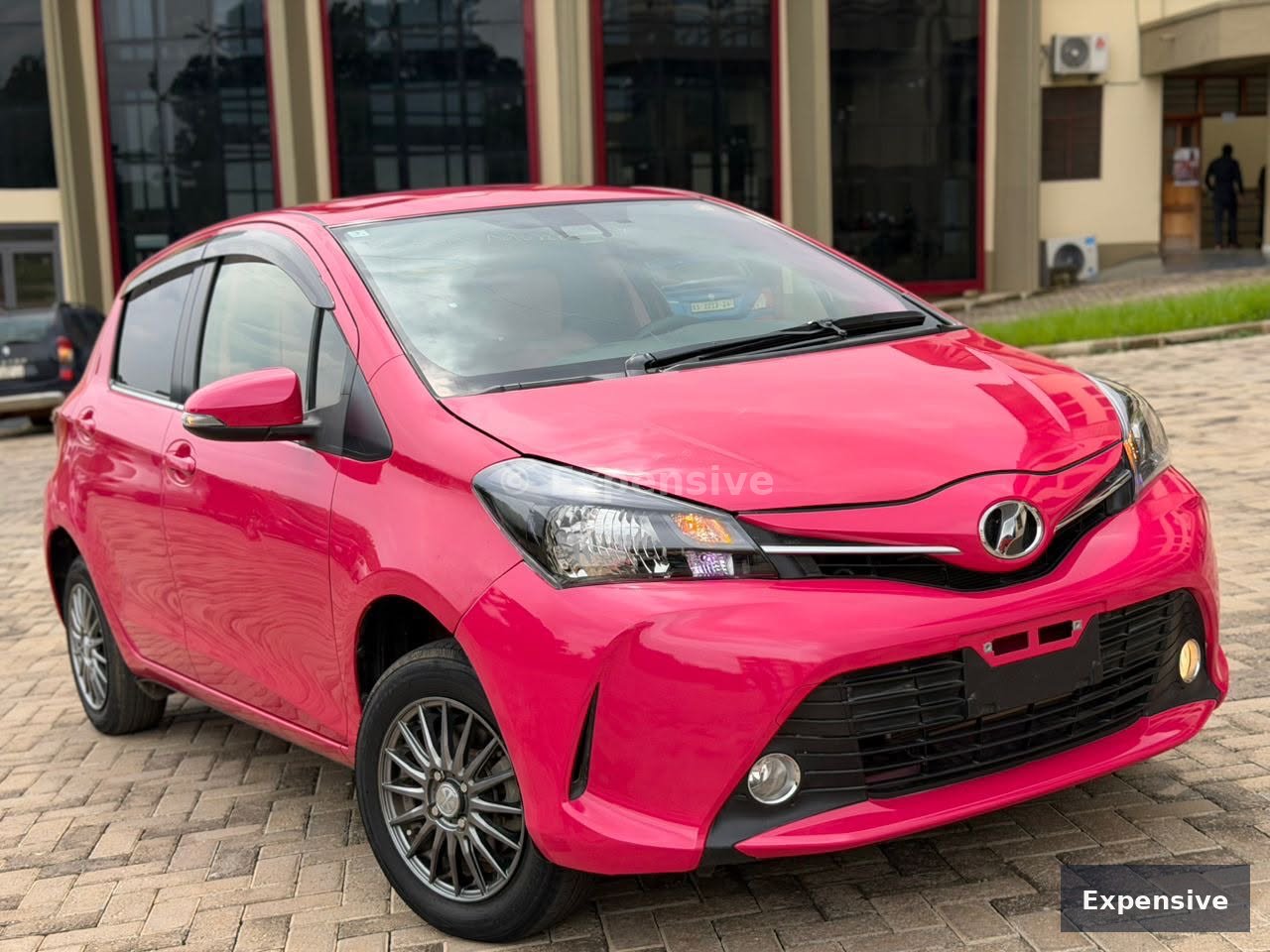 2015Toyota Vitz